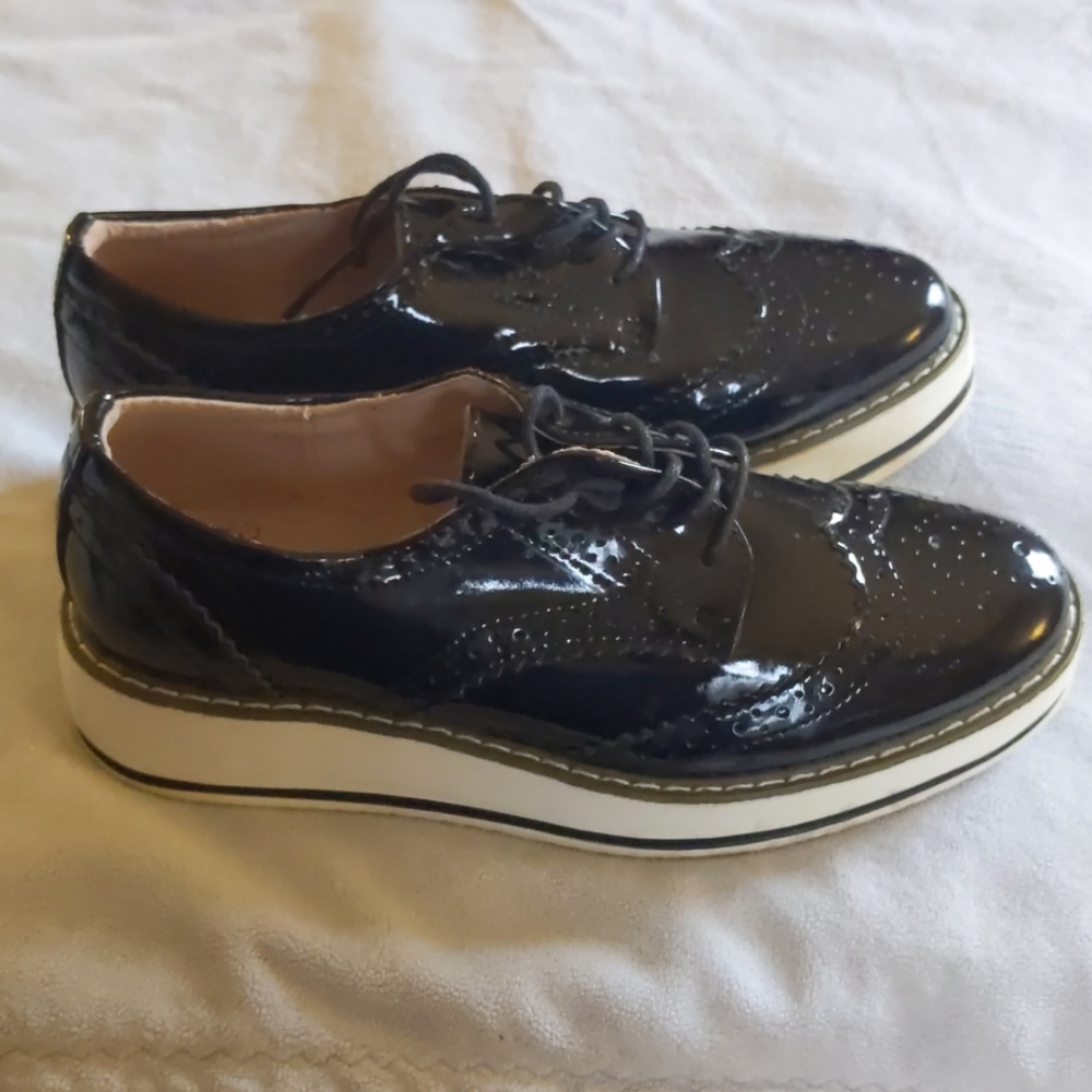 Patent Leather Lace-Up Brogues/Oxfords - 71/5